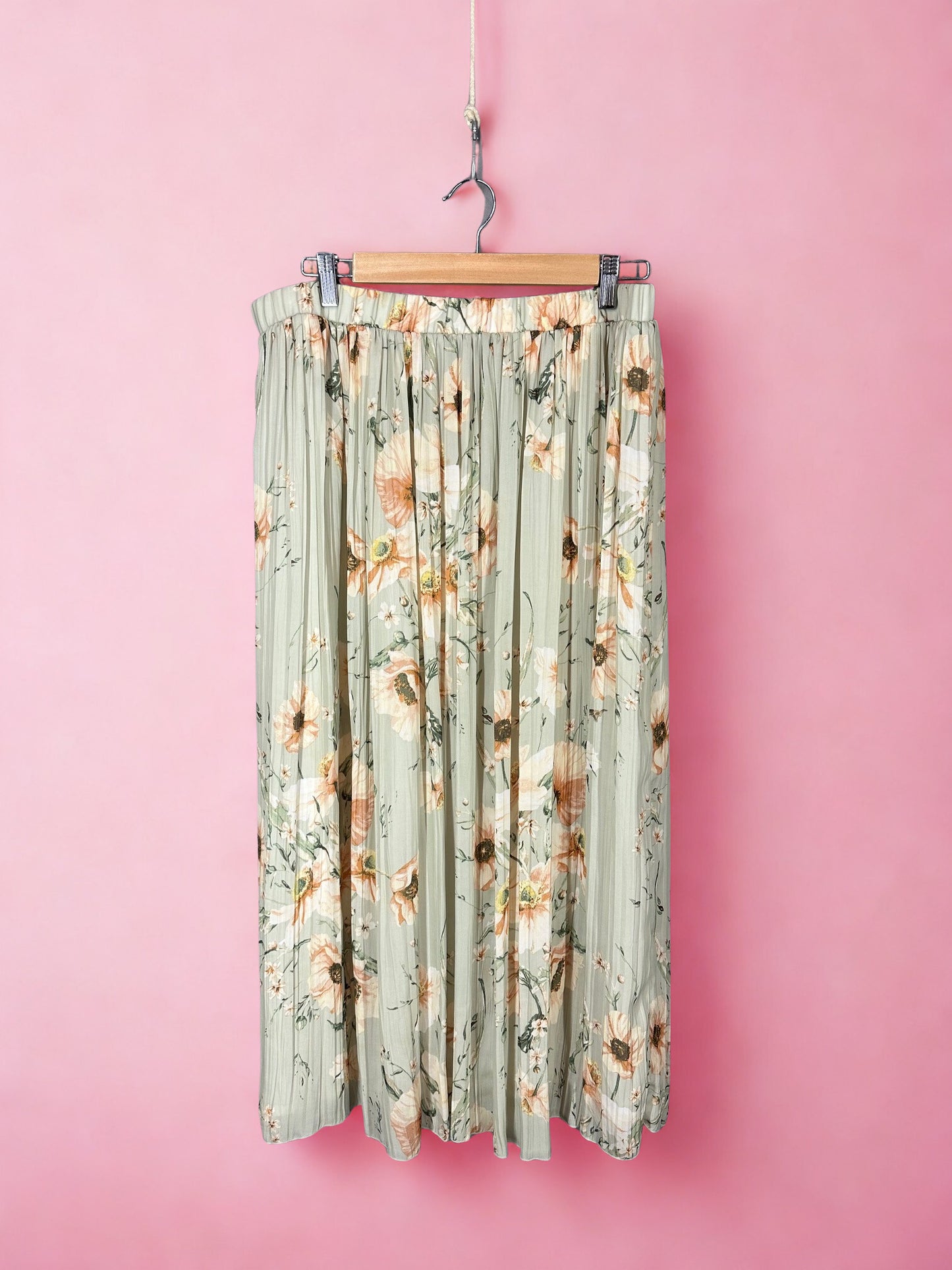 H&M pleated skirt (L)